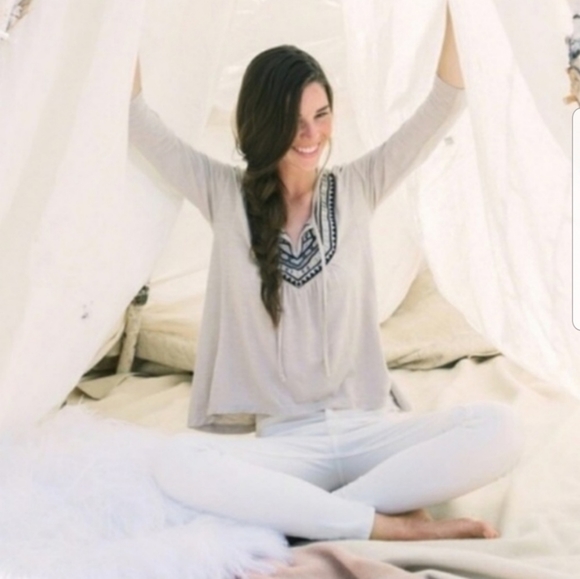 NWT - The HANNAH Jewelry Top - Picture 3 of 3